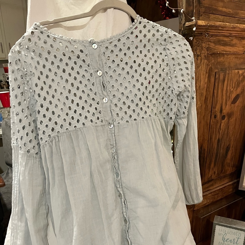 Indigo thread Beautifully detailed silver blouse-